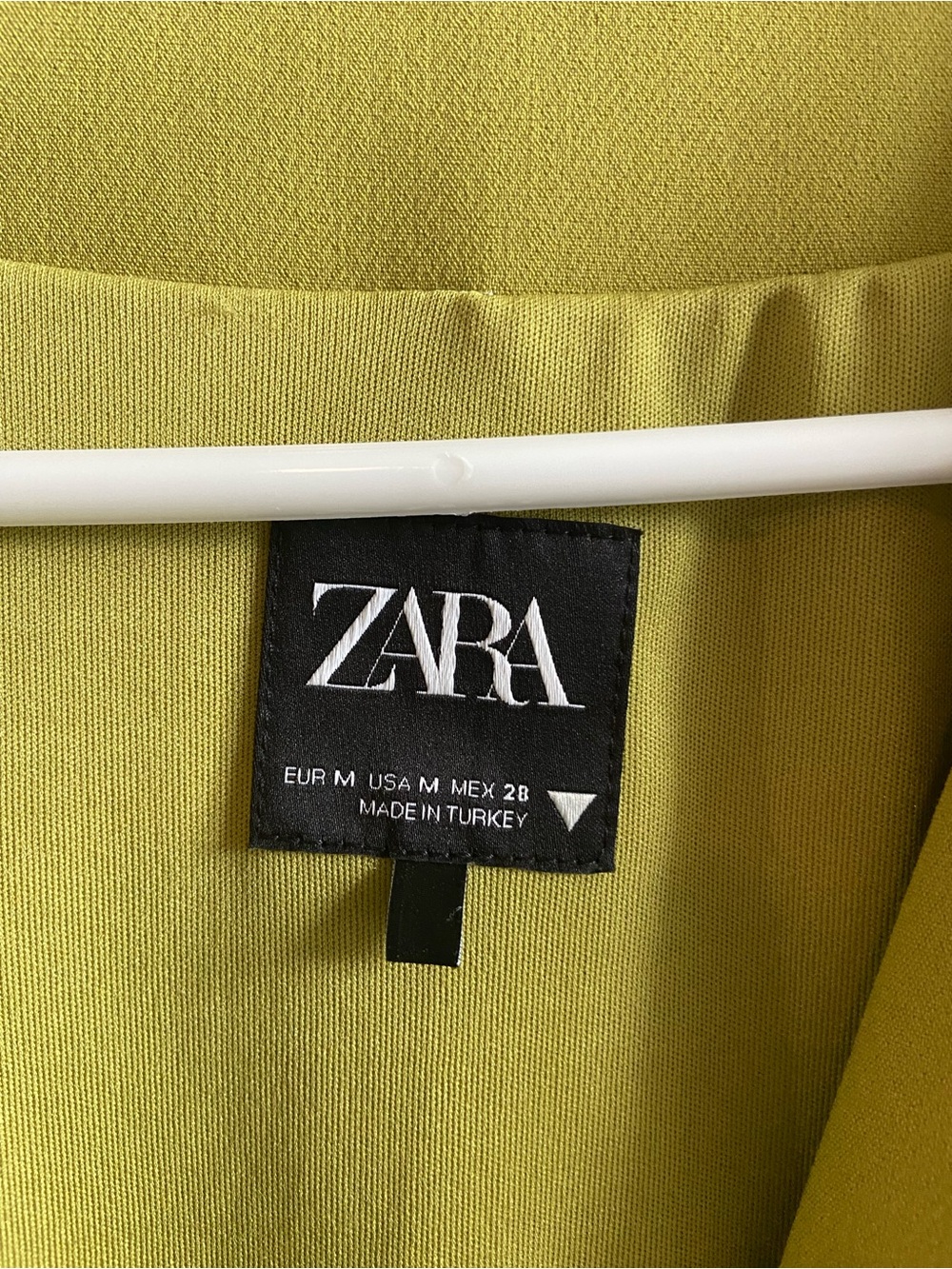 Zara Women's Jacket in Chartreuse Pistachio olive color.Blazer .